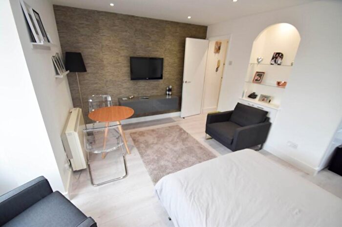 Flat To Rent In Ainsley Close, Edmonton, N9