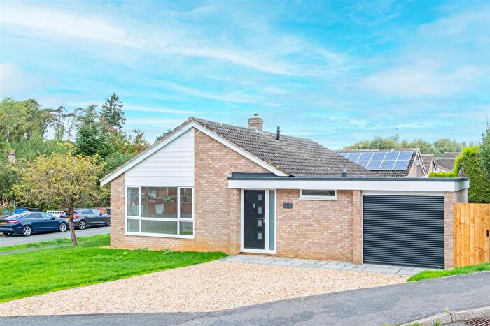 3 Bedroom Bungalow For Sale In Severn Way, Kettering, NN16
