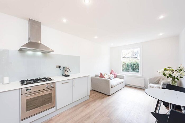 2 Bedroom Flat To Rent In Brook Drive, Kennington, London, SE11