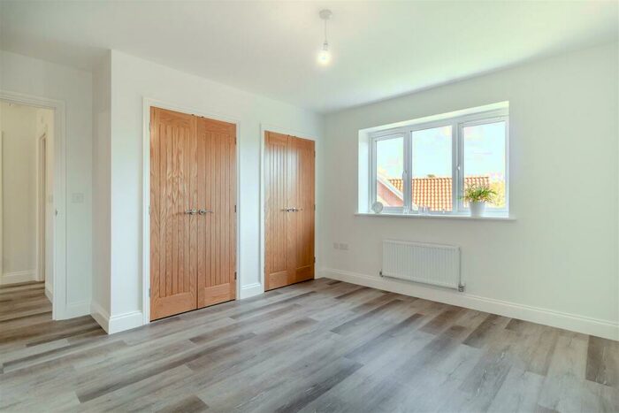 2 Bedroom Detached Bungalow For Sale In Bure Gardens, Coltishall, Norwich, NR12