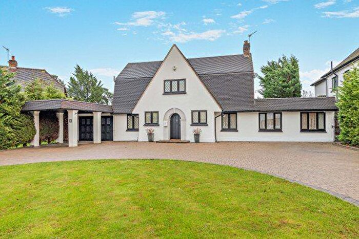 4 Bedroom Detached House For Sale In Meadow Way, Farnborough Park, BR6