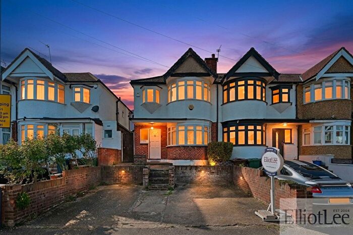 3 Bedroom End Of Terrace House For Sale In Torbay Road, Harrow, HA2