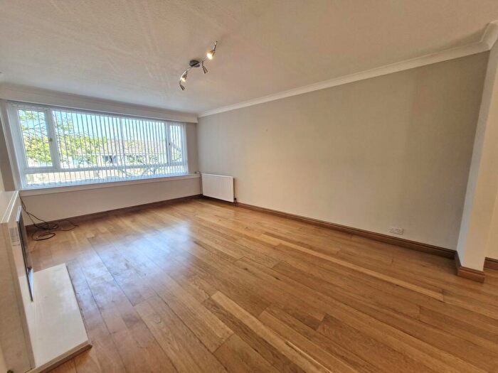 2 Bedroom Flat To Rent In Highfield Court, Kelvindale, G12