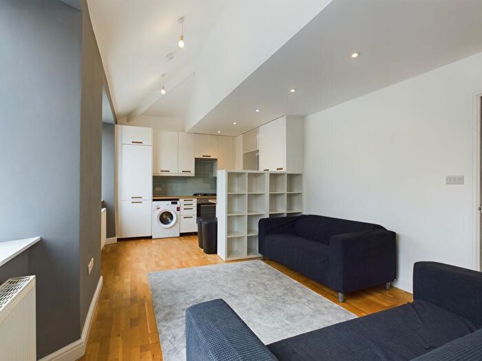 Flat To Rent In High Street, Staple Hill, Bristol, BS16