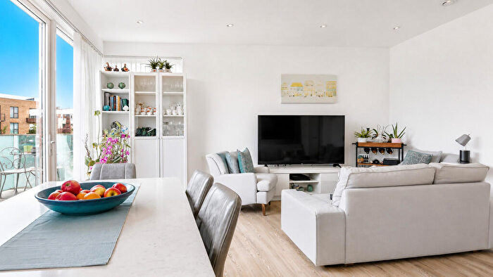 2 Bedroom Apartment For Sale In Hilltop Avenue, London, NW10