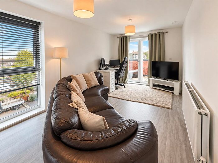 1 Bedroom Flat For Sale In Heath Wood Drive, Maidstone, ME14