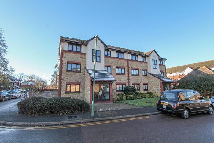 1 Bedroom Flat For Sale In Foxglove Way, Hackbridge, SM6