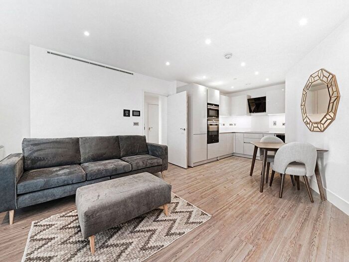 1 Bedroom Flat For Sale In Wiverton Tower, Aldgate Place, E1