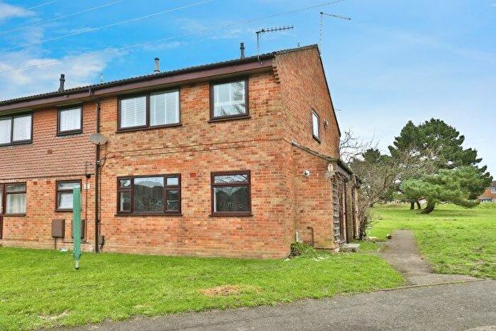 2 Bedroom Flat To Rent In Aspen Gardens, Poole, BH12