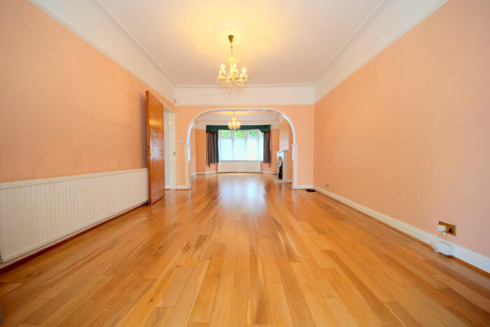 6 Bedroom Semi-Detached House To Rent In Queen Elizabeth's Drive, Southgate, N14