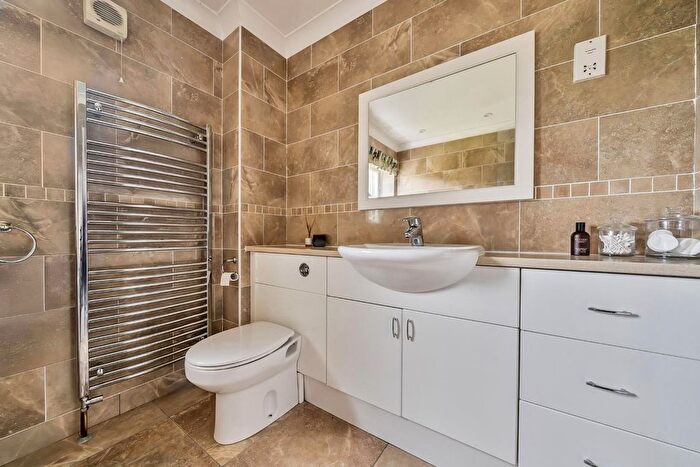4 Bedroom Detached House For Sale In Pipit Close, Waterlooville, PO8