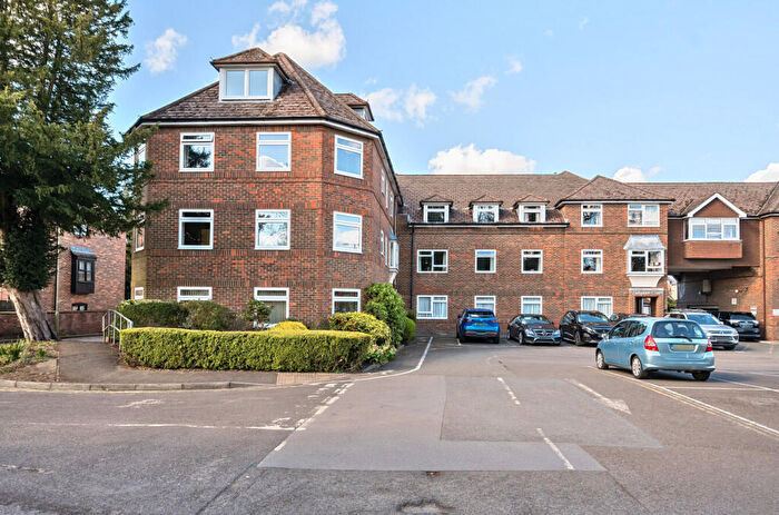 2 Bedroom Flat For Sale In Market Square, Alton, Hampshire, GU34