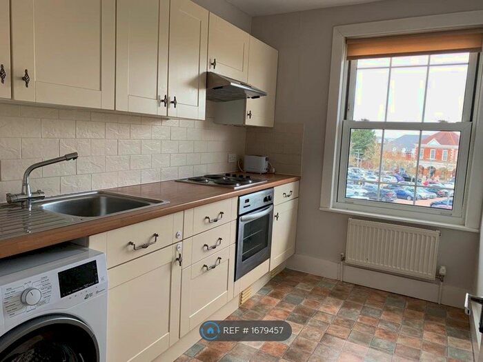 2 Bedroom Flat To Rent In London Road, Sevenoaks, TN13