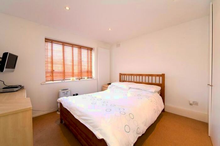 1 Bedroom Flat To Rent In Dolphin Court, Tufnell Park, N7