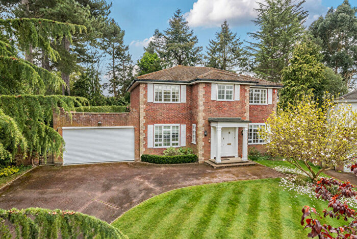 4 Bedroom Detached House For Sale In Beech Close Court, Cobham, KT11