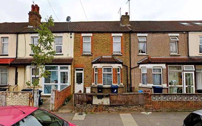 2 Bedroom Terraced House For Sale In Sussex Road, Southall, Middlesex, UB2