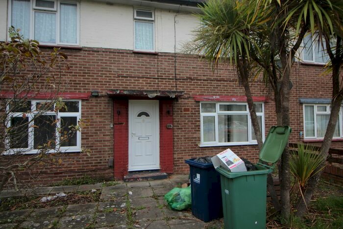 2 Bedroom Flat To Rent In Trevor Close, Northolt UB5