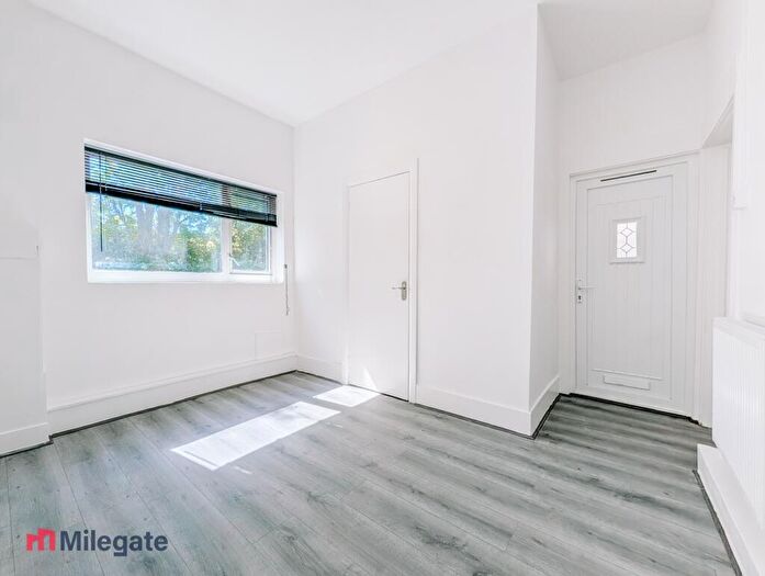 Flat To Rent In Whitegate Road, Southend-On-Sea, SS1