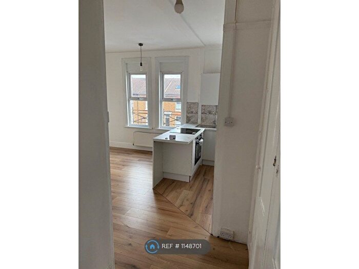 2 Bedroom Flat To Rent In Bower Street, Maidstone, ME16