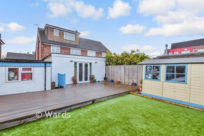 4 Bedroom Semi Detached House For Sale In Rowan Close, Aylesford, Kent, ME20