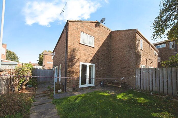 3 Bedroom Terraced House For Sale In Elgar Path, Luton, LU2