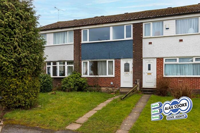3 Bedroom Town House For Sale In Primley Park Drive, Alwoodley, LS17