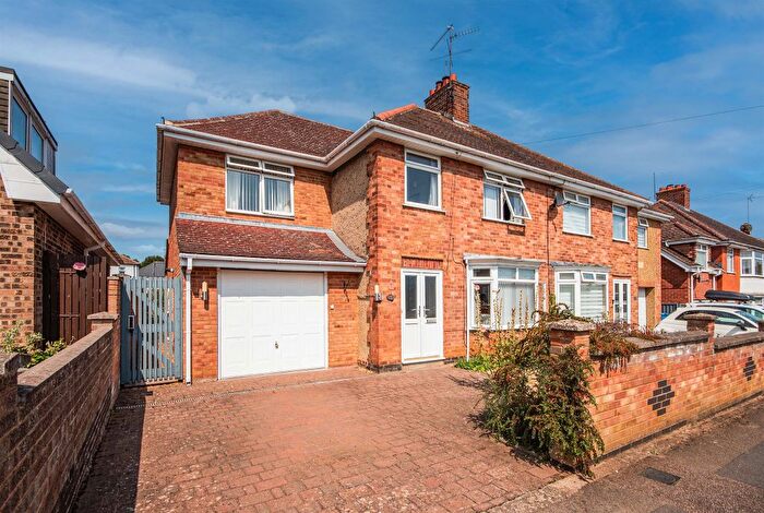 4 Bedroom Semi-Detached House For Sale In Scott Road, Kettering, NN16