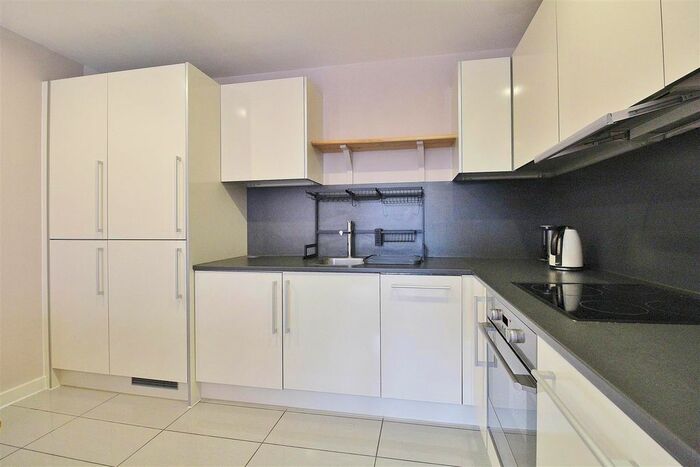 2 Bedroom Flat To Rent In Union Lane, Isleworth, TW7