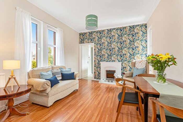 3 Bedroom Flat For Sale In Macdowall Road, Blackford, Edinburgh, EH9