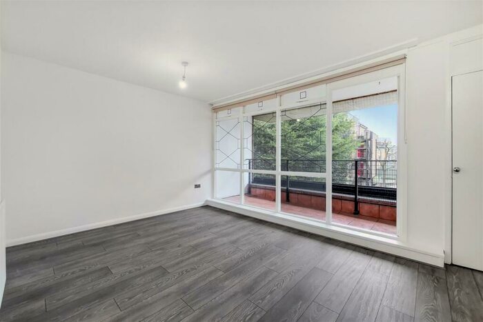 4 Bedroom Apartment To Rent In Kildare Walk, Poplar, E14