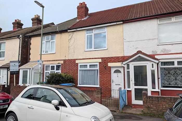 3 Bedroom Terraced House For Sale In Gordon Road, Fareham, PO16