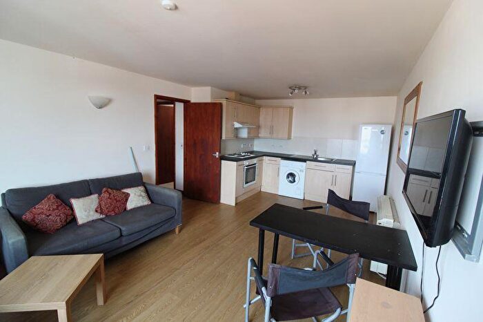 3 Bedroom Flat To Rent In Waterloo Road, BH9