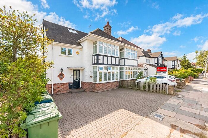 4 Bedroom Semi Detached House For Sale In Flambard Road, Harrow, HA1