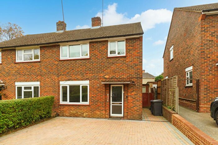3 Bedroom Semi-Detached House For Sale In Hankins Lane, Mill Hill, NW7