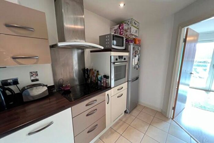 2 Bedroom Flat To Rent In Calais House Cardiff, CF10
