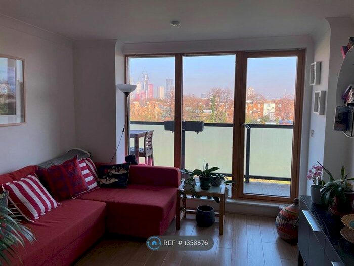 2 Bedroom Flat To Rent In Robsart Street, London, SW9