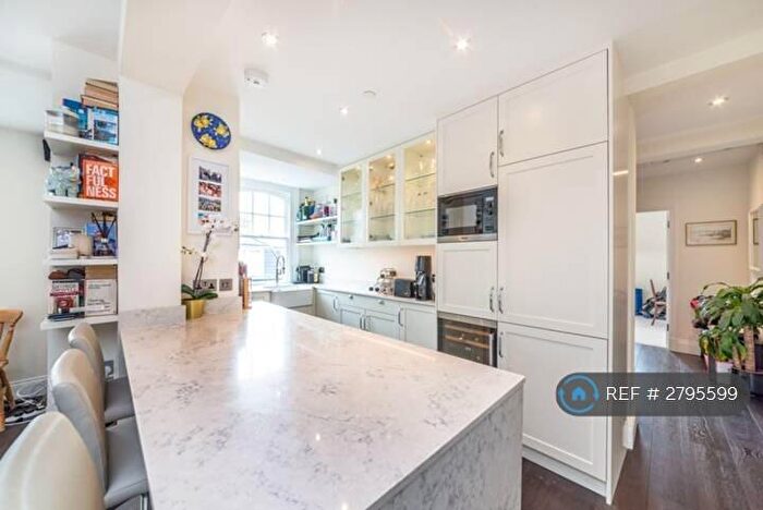 2 Bedroom Flat To Rent In Haverstock Hill, London, NW3