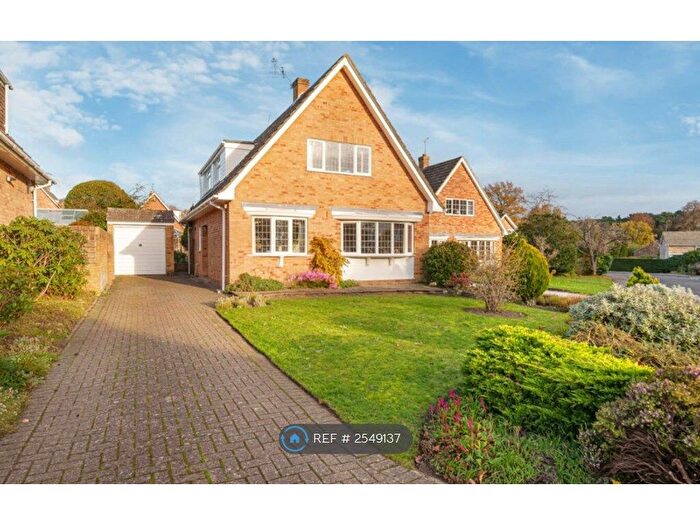3 Bedroom Detached House To Rent In Keswick Drive, Lightwater, GU18