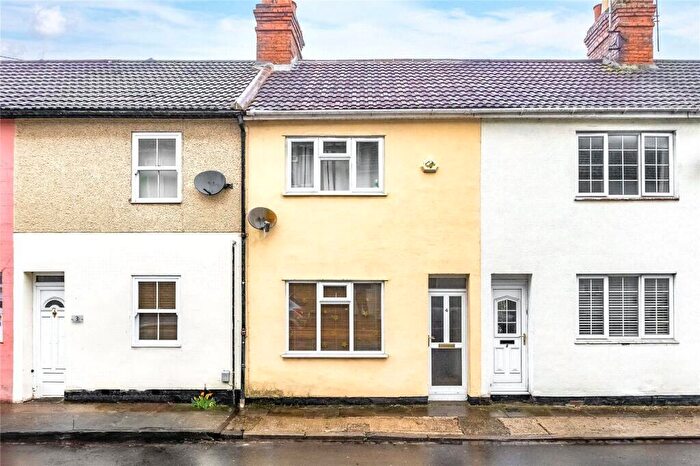 3 Bedroom Terraced House For Sale In Cross Street, Swindon, Wiltshire, SN1