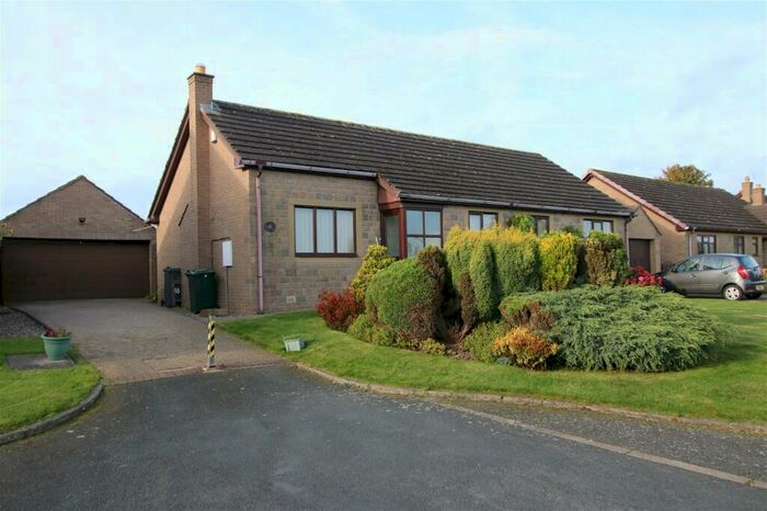 3 Bedroom Detached Bungalow For Sale In Haigh Close, Hoylandswaine, S36
