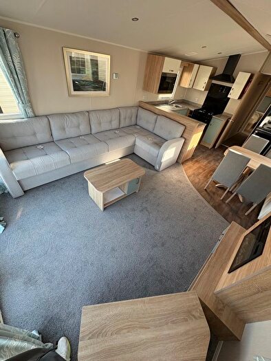 2 Bedroom Mobile/park Home For Sale In Halfway Road, Minster On Sea, Sheerness, ME12