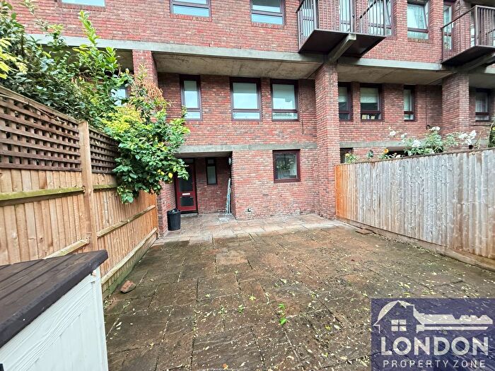 3 Bedroom Flat To Rent In More Close, West Kensington, London, W14