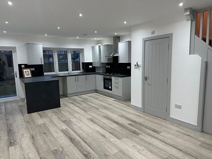 2 Bedroom Detached House To Rent In Cromwell Road, Hayes, UB3