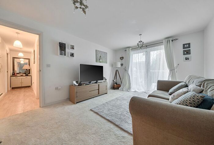2 Bedroom Flat For Sale In The Sidings, Dunton Green, Sevenoaks, Kent, TN13