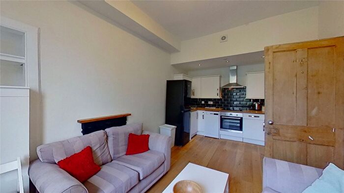 2 Bedroom Flat To Rent In Livingstone Place, Edinburgh, EH9