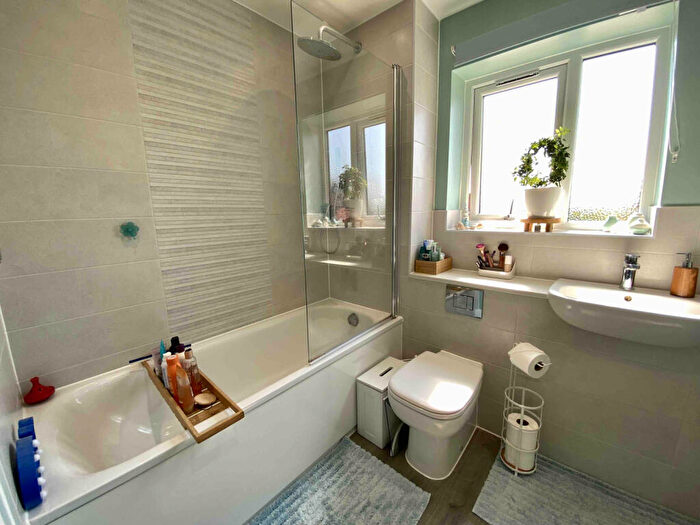 1 Bedroom Apartment For Sale In Pasture Court, Holmhill Drive, Old Felixstowe, IP11
