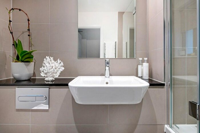 1 Bedroom Flat To Rent In Hepscott Road, London, E9