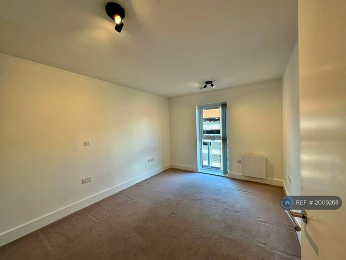 2 Bedroom Flat To Rent In Elder House, Kingston Upon Thames, KT1