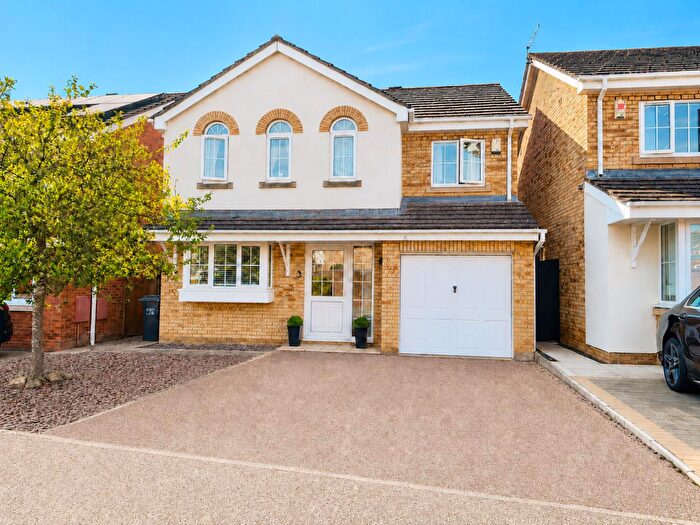 4 Bedroom Detached House For Sale In Stoke Firs Close, Wootton, Northampton, NN4