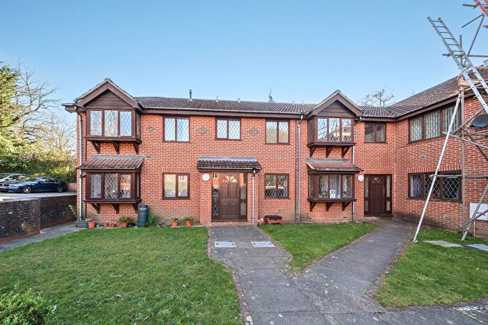 2 Bedroom Flat For Sale In Scarlet Oaks, Camberley, GU15